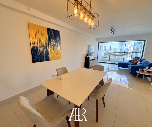 Alquilo apartamento con Línea Blanca en Bella Vista-piso alto