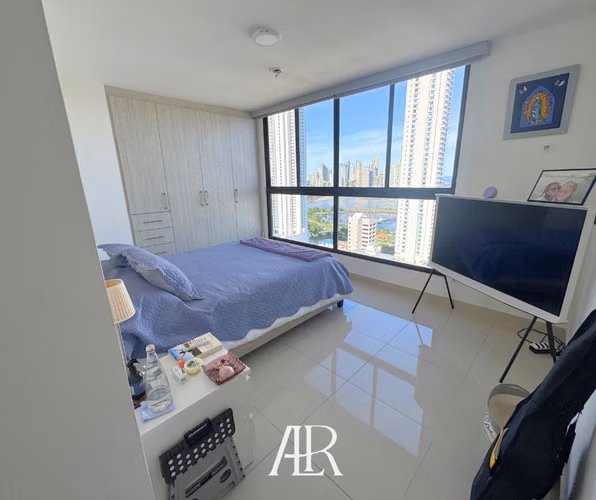 Alquilo apartamento con Línea Blanca en Bella Vista-piso alto