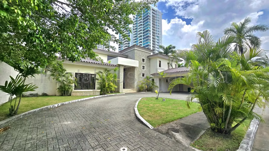 Se Vende Casa en Costa del Este LA26-8126