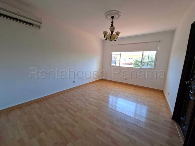 Se Vende Casa en Costa del Este LA26-6634