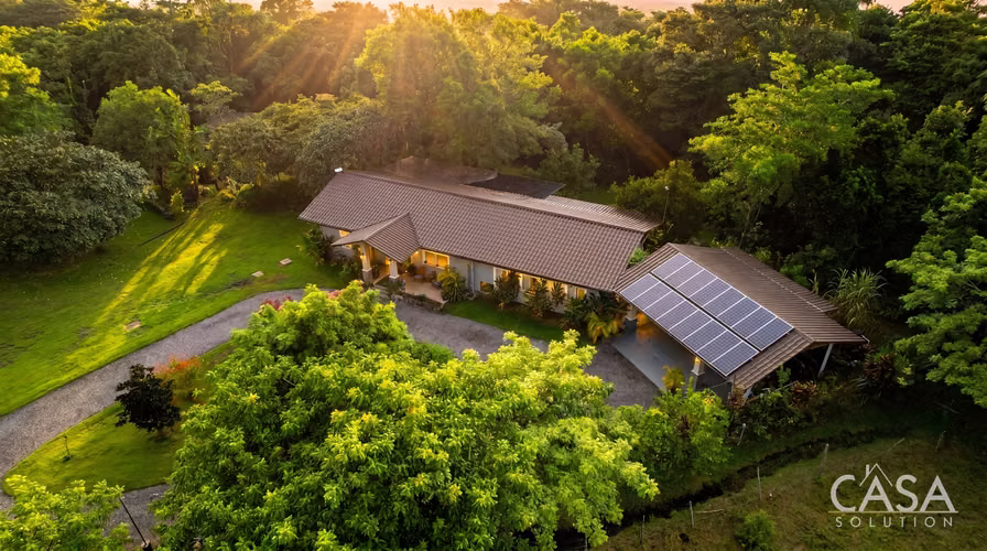 Propiedad de 3 Acres Frente al Río con Casa Principal + Casita en Venta en Macano de Cochea
