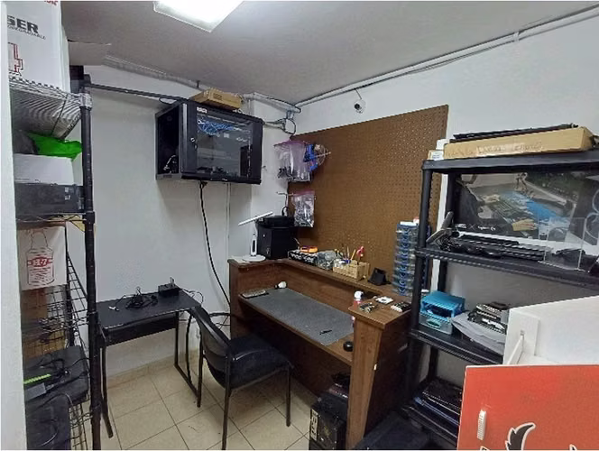 VENDO LOCAL COMERCIAL EN VIA PRINCIPAL SAN ANTONIO A UNA CALLE DE LA ESTACION DE METRO - Imagen 10