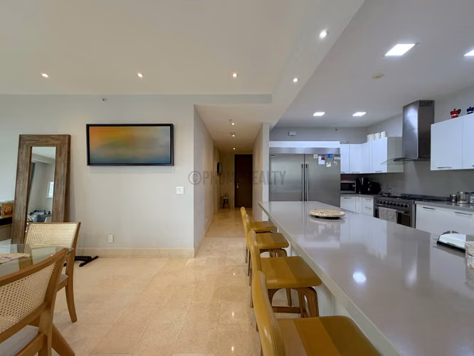 Apartamento en Venta en Santa María Panamá – Amplio Modelo de 215 m² en Comunidad Exclusiva