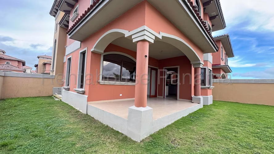 Venta De Casa En Costa Sur KC
