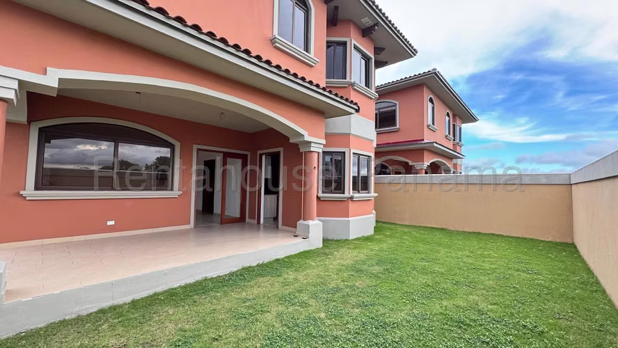 Venta De Casa En Costa Sur KC