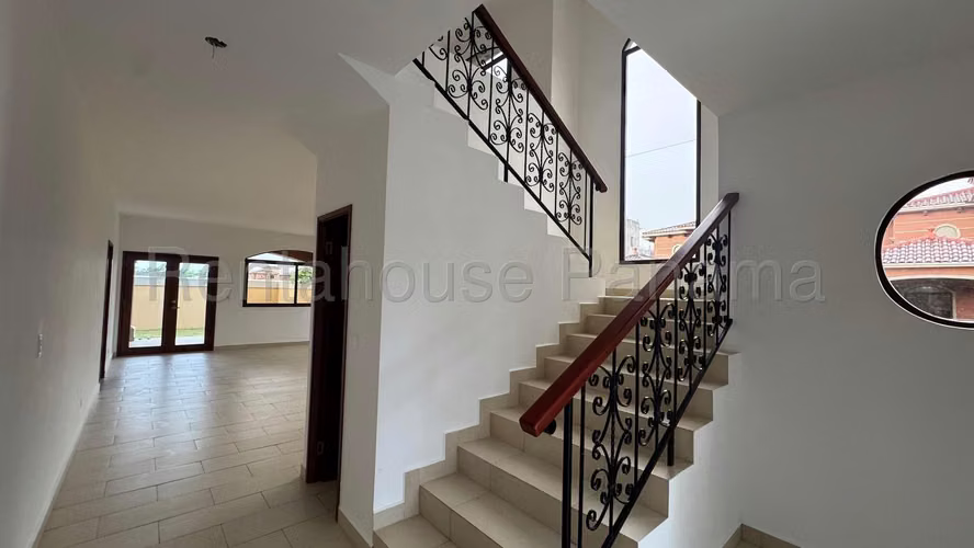 Venta De Casa En Costa Sur KC