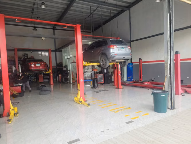 VENDO NEGOCIO DE TALLER OPERATIVO DE MECANICA CON EXCELENTE UBICACION
