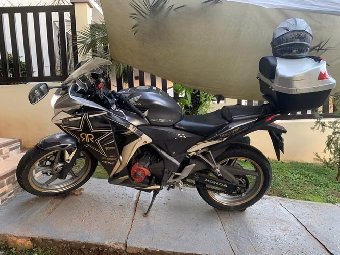 Vendo Moto Honda CBR 250 Gris 2012