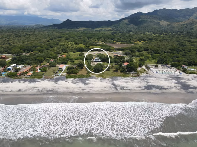Casa de playa con vistas al mar y a la montaña en Playa Malibu, Gorgona - Imagen 8