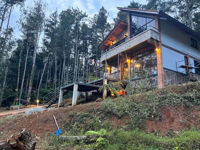Se alquila casa en Altos de Cerro Azul
