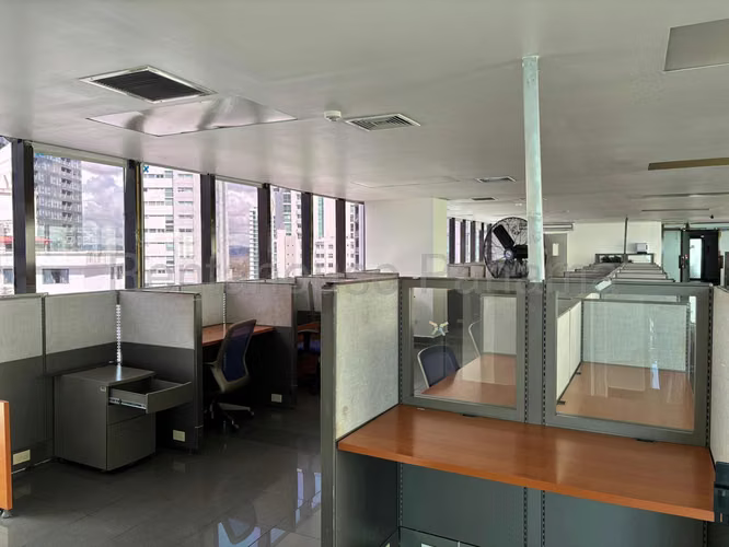 Oficina en Venta en Avenida Balboa. TORRE BAC. Piso Completo