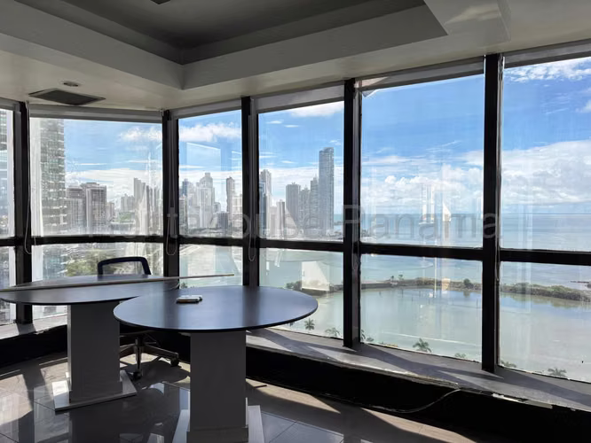 Oficina en Venta en Avenida Balboa. TORRE BAC. Piso Completo