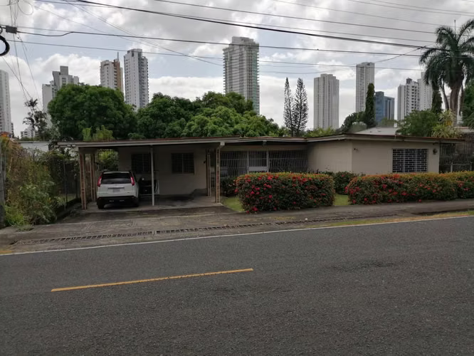 Venta De Casa En Altos Del Golf KC