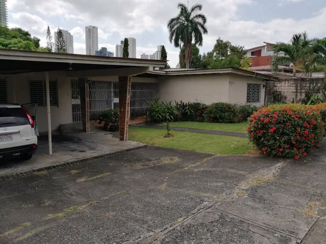 Venta De Casa En Altos Del Golf KC