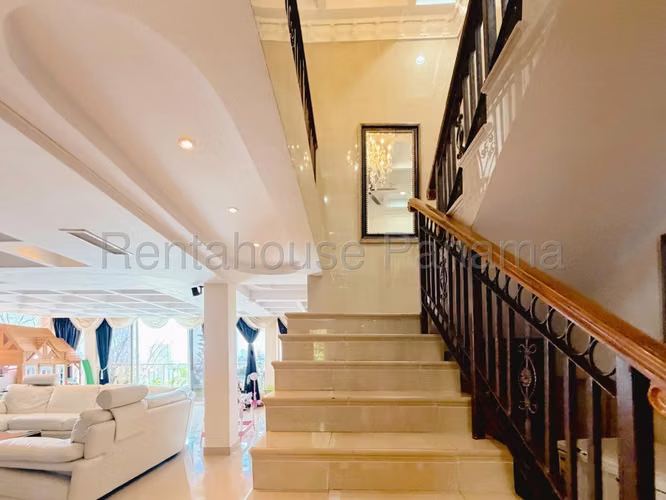 Venta De Casa En Altos De Santa María KC