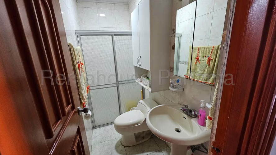 Se Vende Casa en Pueblo Nuevo MDV25-2765
