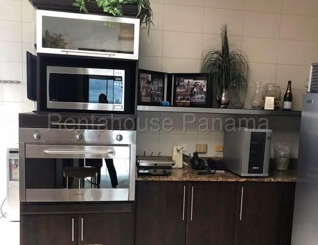 Se Vende Apartamento en Costa del Este MDV26-8748
