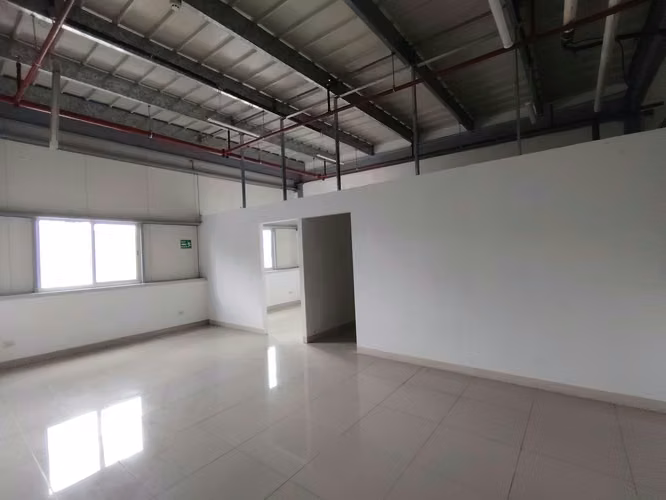 Alquiler de Ofibodega con Electricidad Trifasica