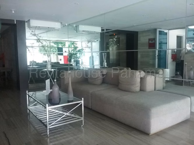 Se Vende Apartamento en El Cangrejo YDU