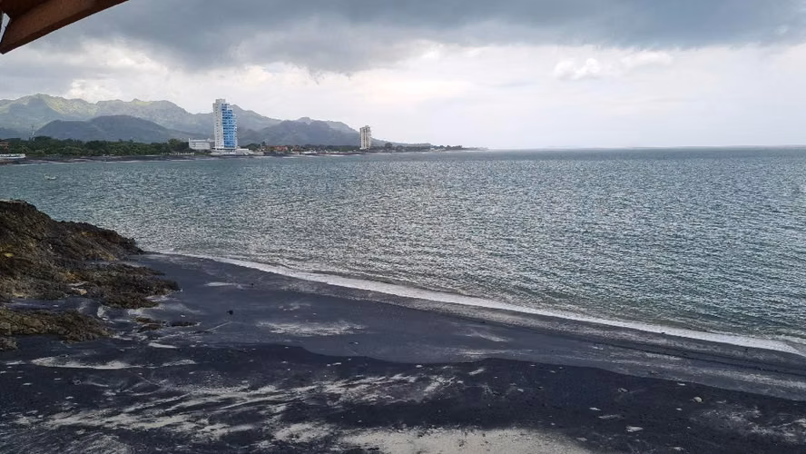 VENDO 2 TERRENOS EN LA PLAYA DE NUEVA GORGONA