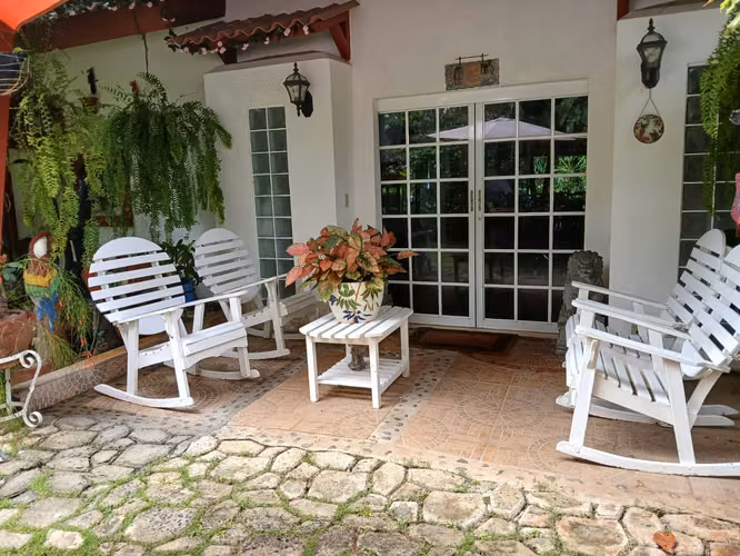 IN CORONADO SELL OR RENT LARGE PROPERTY WITH POOL