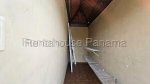 Alquiler de Casa con 453m2 en Vista Alegre PH Quintas de Nuevo Arraijan 26-8782SR