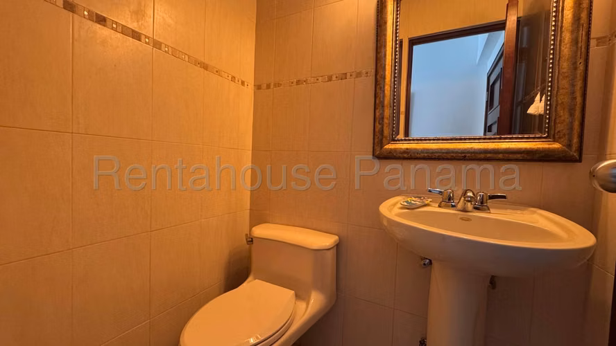Venta de Apartamento con 100m2 en Avenida Balboa PH Grandbay Tower 26-8282SR
