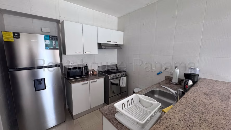 Venta de Apartamento con 100m2 en Avenida Balboa PH Grandbay Tower 26-8282SR