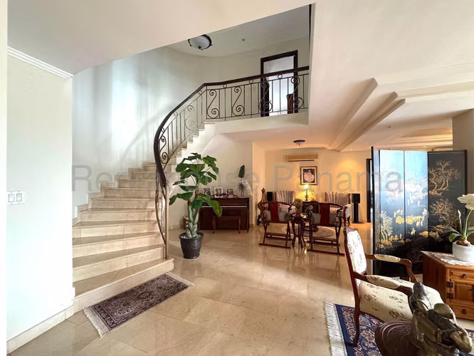Venta de Apartamento en San Francisco Ph Plaza Real 300 Mts PD