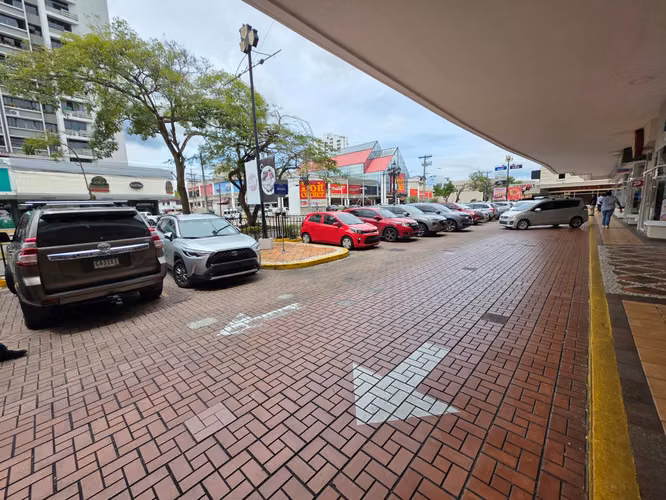 ALQUILO LOCAL EN EL BOULEVARD EL DORADO
