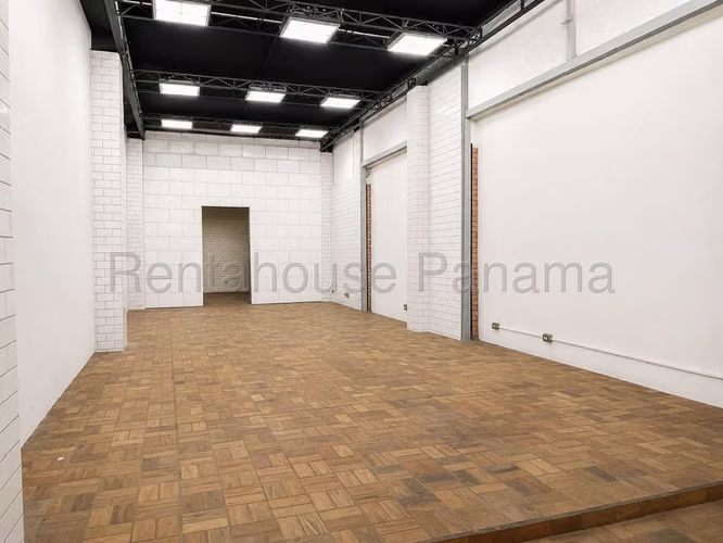 Local Comercial en Alquiler en Santa Ana JG