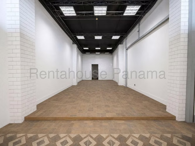 Local Comercial en Alquiler en Santa Ana JG