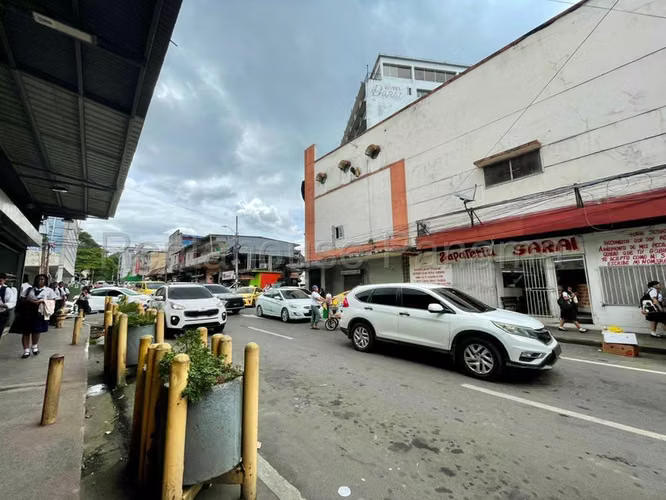 Local Comercial en Alquiler en Santa Ana JG