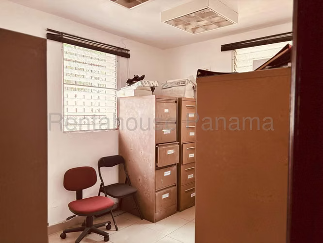 Oficina Comercial en Alquiler en La Cresta JG