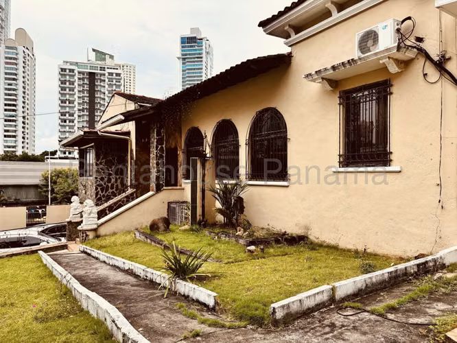 Oficina Comercial en Alquiler en La Cresta JG