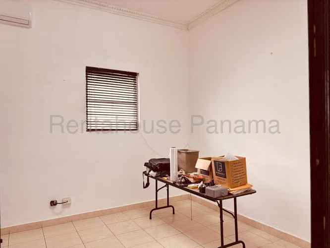 Oficina Comercial en Alquiler en La Cresta JG