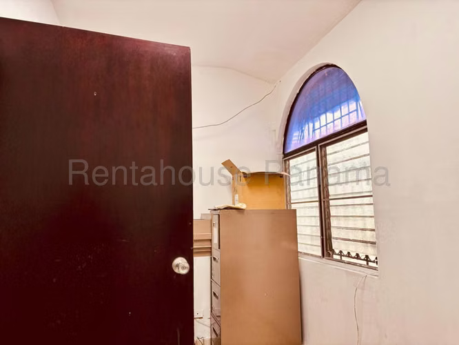 Oficina Comercial en Alquiler en La Cresta JG