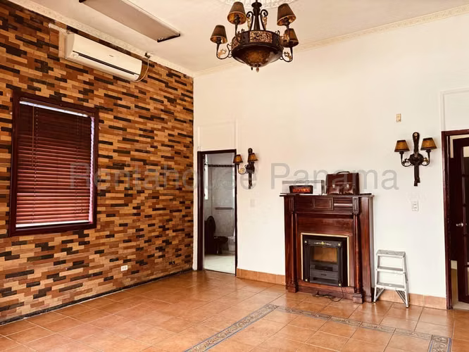 Oficina Comercial en Alquiler en La Cresta JG