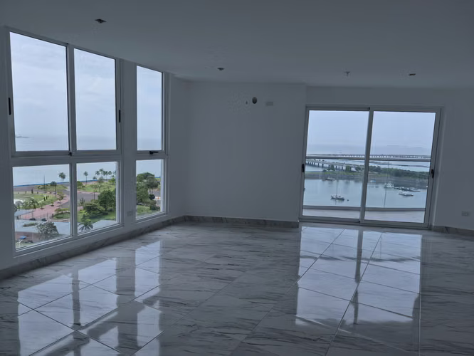 APARTAMENTO NUEVO FRENTE AL MAR