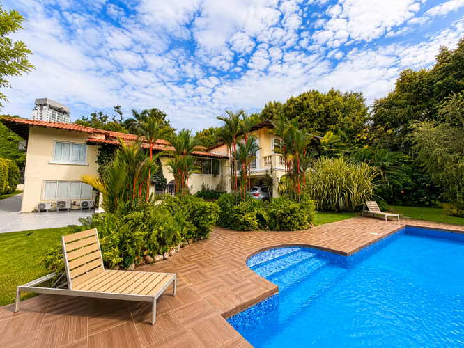 Exclusiva Residencia en Altos del Golf | Piscina, Jardines y 2,513 m²