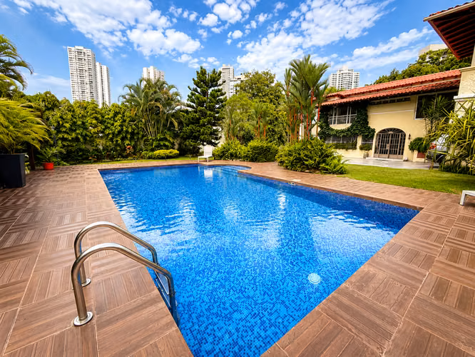 Exclusiva Residencia en Altos del Golf | Piscina, Jardines y 2,513 m²