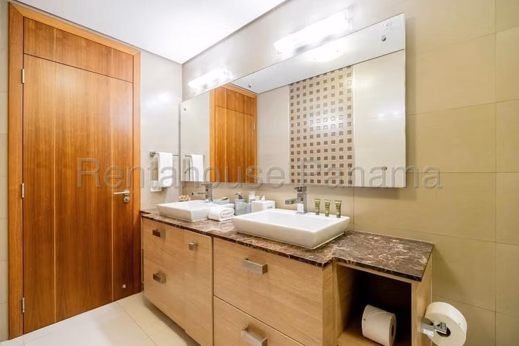 Se Vende Apartamento en Costa del Este LA26-5817