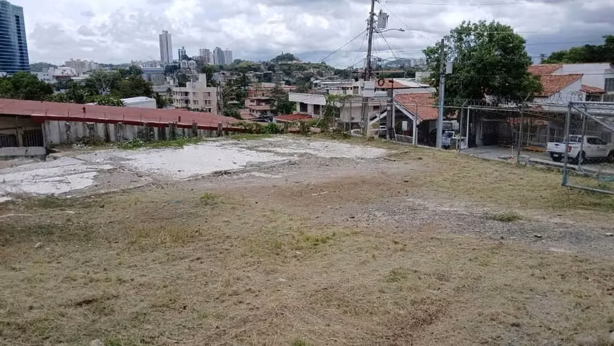 SE VENDE TERRENO EN URBA. LOS ÁNGELES, AV. DE LOS PERIODISTAS