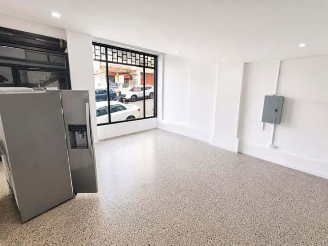 ALQUILER LOCAL COMERCIAL EN CASCO ANTIGUO EXCELENTE UBICACION LT