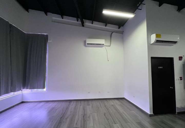 Excelente Local en un primer piso - Imagen 3