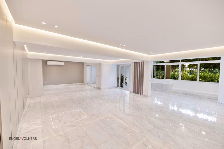Venta de Elegante Casa Completamente Remodelada 650m2 en Altos del Golf con Terreno de 2,520m2