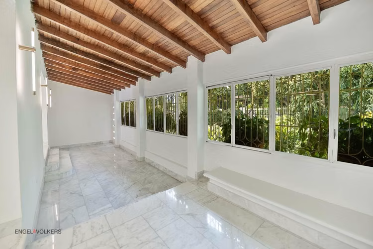 Venta de Elegante Casa Completamente Remodelada 650m2 en Altos del Golf con Terreno de 2,520m2