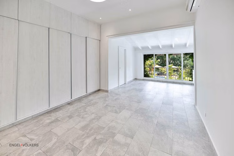 Venta de Elegante Casa Completamente Remodelada 650m2 en Altos del Golf con Terreno de 2,520m2