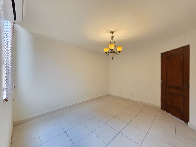 ALQUILER Penthouse de 3 Niveles  PH Courtyard View – Punta Pacífica (GS)