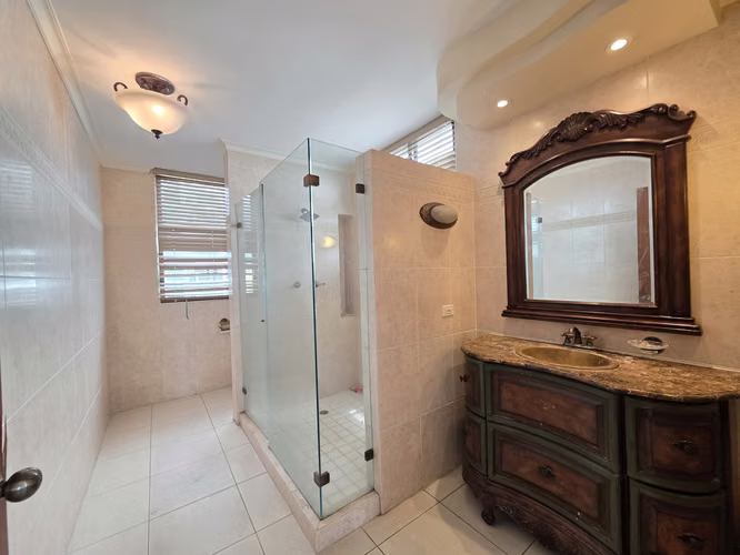 ALQUILER Penthouse de 3 Niveles  PH Courtyard View – Punta Pacífica (GS)